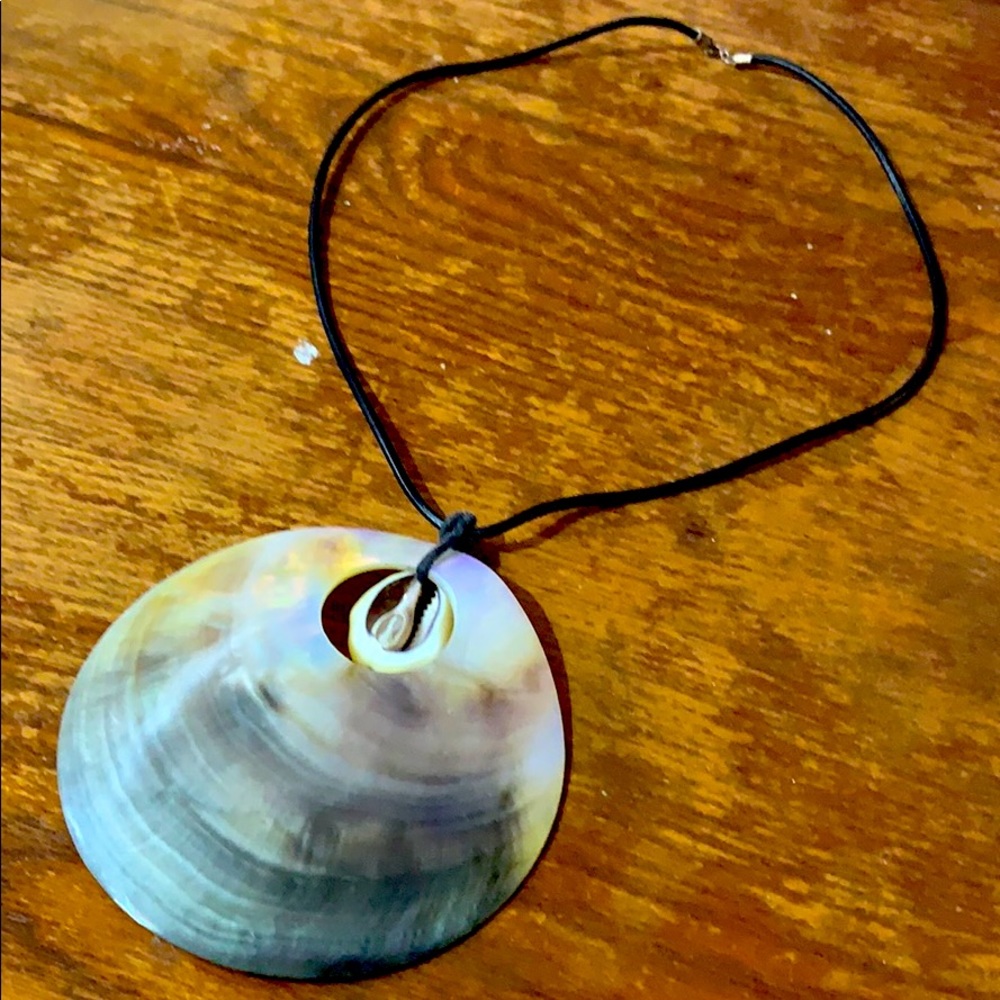 Oversized Retro Shell Necklace